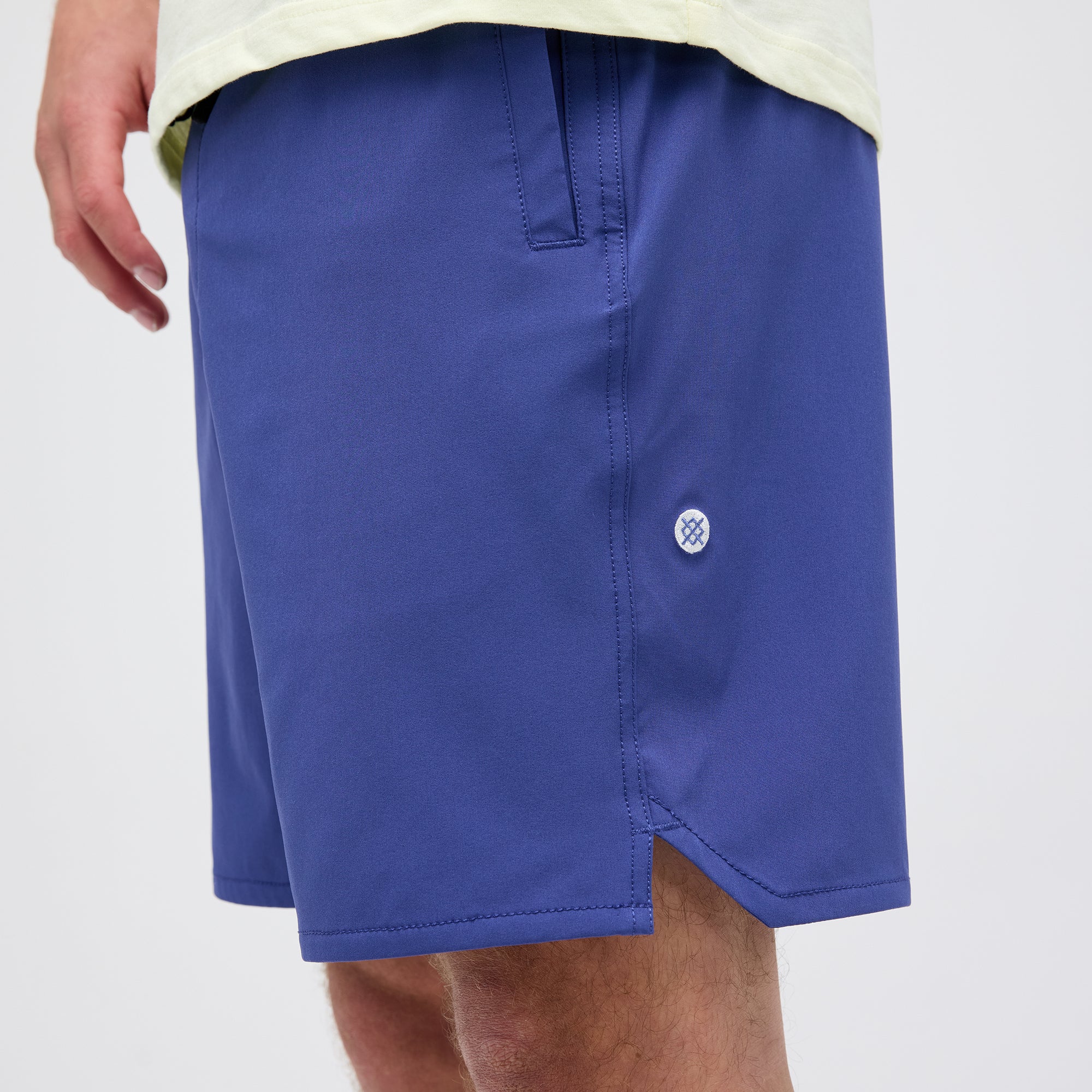 COMPLEX HYBRID SHORT 7 IN